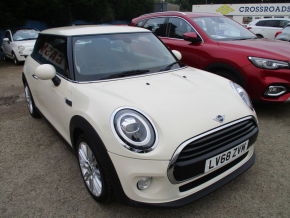 MINI HATCHBACK 2018 (68) at Crossroads Motors Ashford