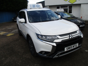 MITSUBISHI OUTLANDER 2019 (19) at Crossroad Motors Ashford